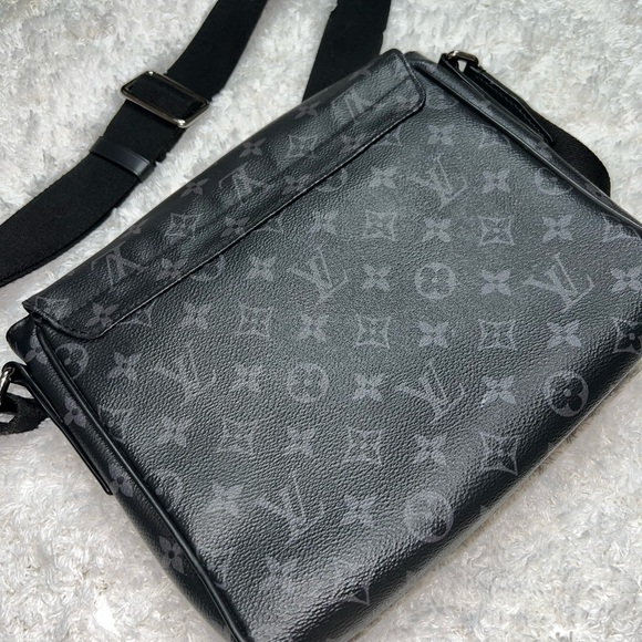 Louis Vuitton District Messenger Bag Monogram Eclipse Canvas PM black - Picture 2 of 10